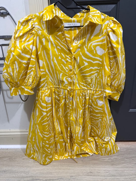 HUNTER BELL Dresses & Skirts - HUNTER BELL Yellow & White Printed Button-Front Dress